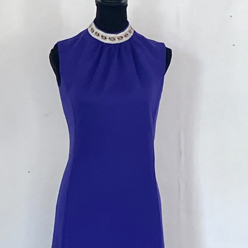 1960s Royal Purple vintage dress with gold and silver metallic threading - Picture 9 of 14